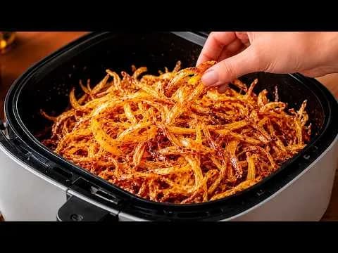 크리미 버섯 필링과 바삭한 양파를 곁들인 에어프라이어 구운 고구마